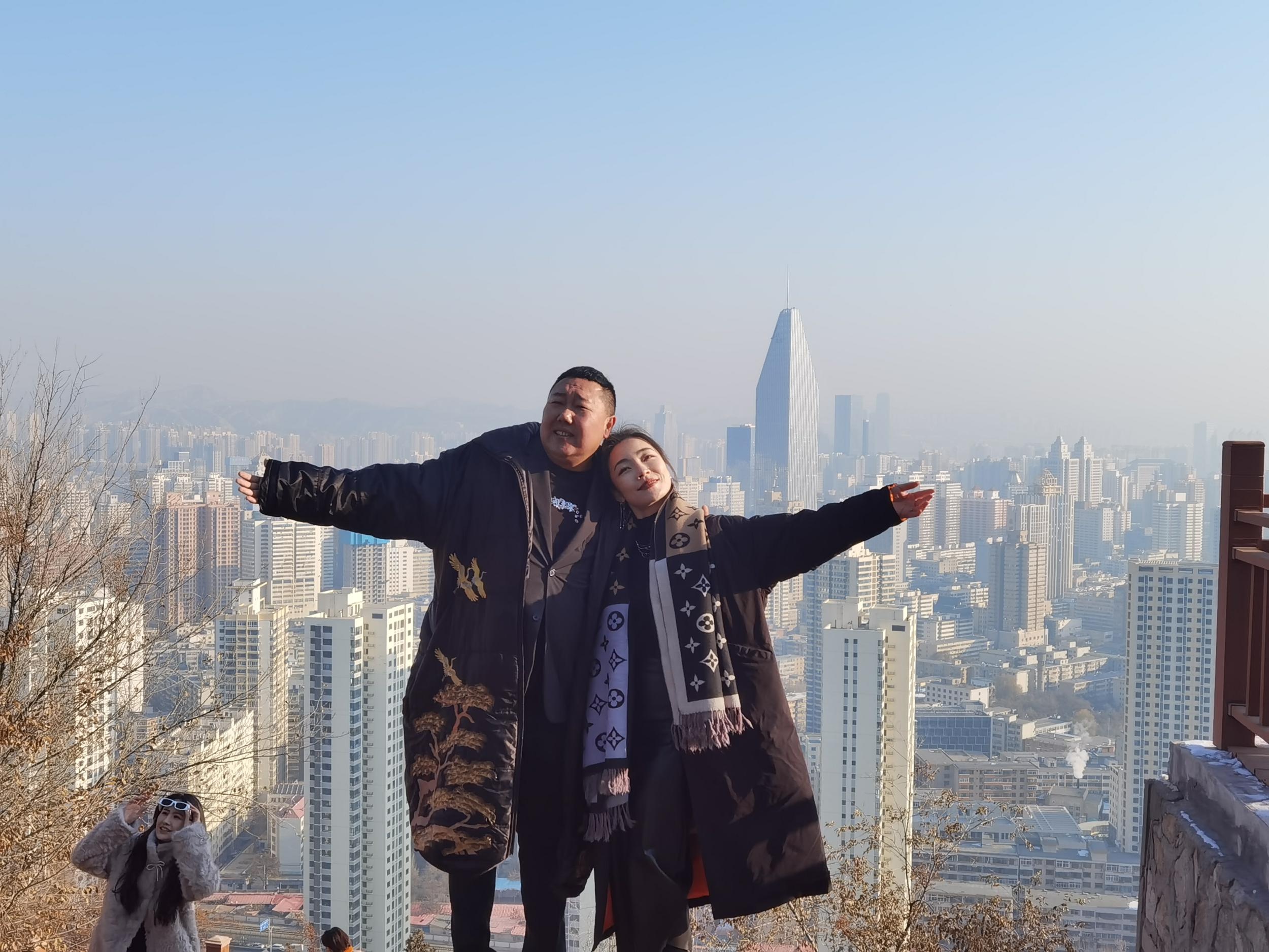 兰哈顿爆火出圈，半山门牌坊成打卡圣地，游客蜂拥而至，你还在等什么？  第2张