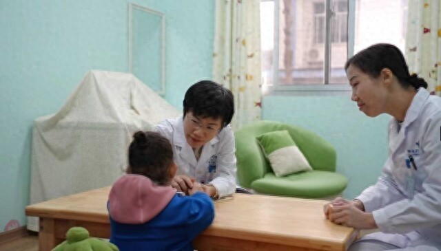 6岁盲童小颖的奇迹：从光感到独立生活，专家团队如何用爱点亮她的世界？
