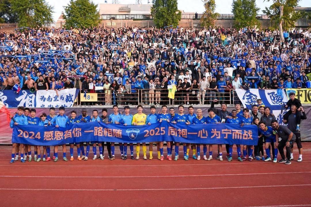 中甲焦点战！南京城市 2:1 力克广州队，主帅张晓峰却因何染红？