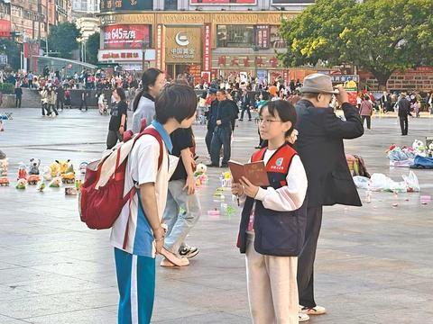 达报小记者街头采访：化身环保小卫士，传播绿色生活理念  第2张