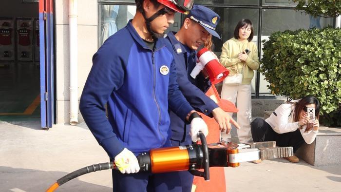 探秘消防队！滨州实验学校南校区消防安全研学活动，你参加了吗？  第3张