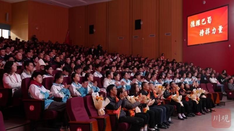 四川先进典型巡演走进大英县，演绎感人故事，致敬道德之美  第3张