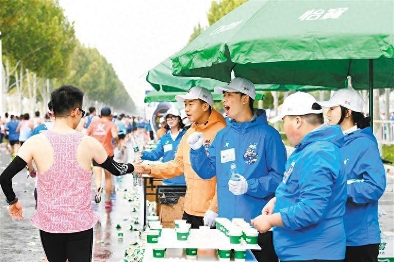 3987 名小蜜蜂志愿者，为 2024 西安马拉松保驾护航  第1张