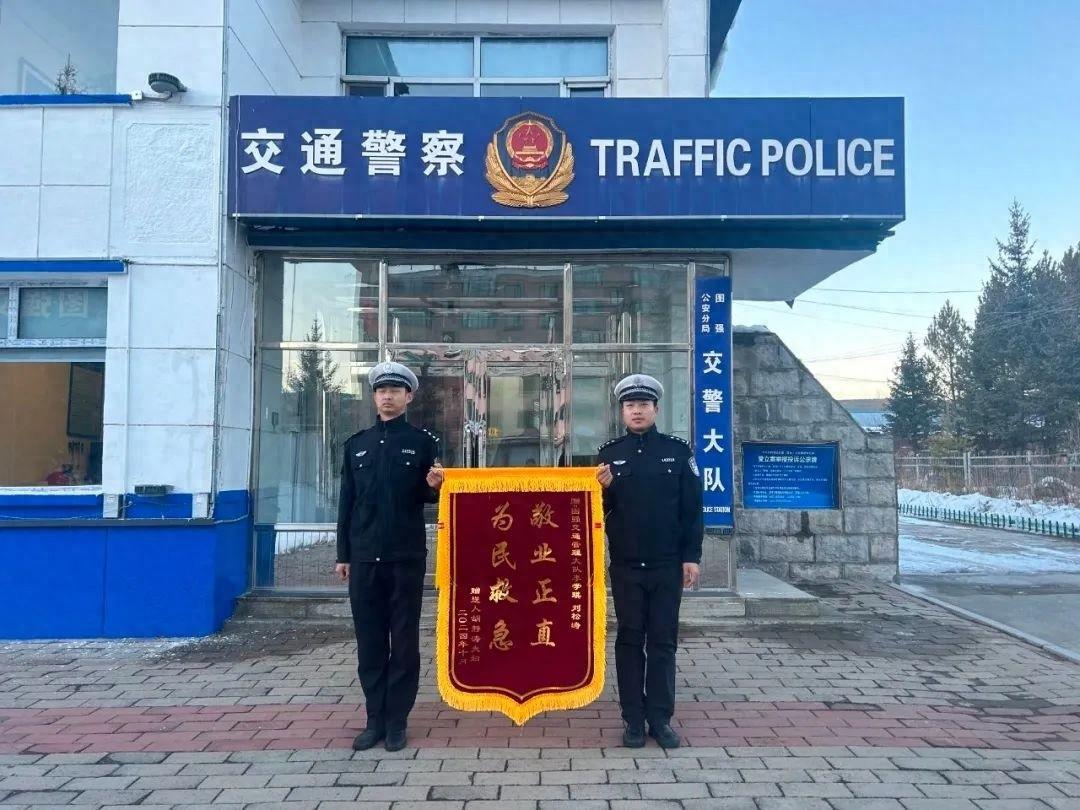 那些藏于星辰月下的情感，在警营里闪烁着怎样的光芒？  第1张