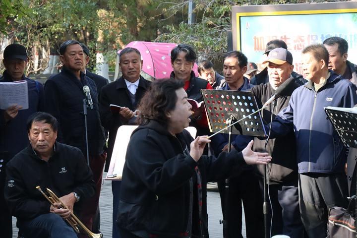 百位老人演绎音乐会，惊艳周末时光，专业表演令人陶醉  第4张