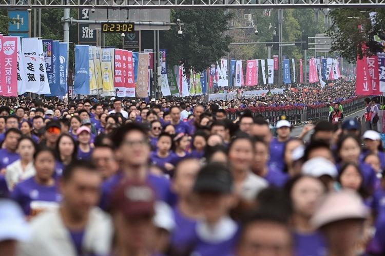 2.5 万人齐聚重庆！2024 长嘉汇半马激情开跑，你参加了吗？  第3张