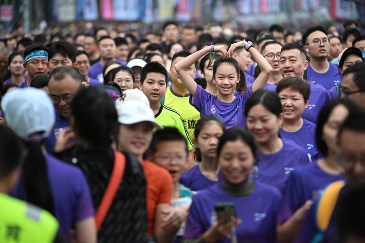 2.5 万人齐聚重庆！2024 长嘉汇半马激情开跑，你参加了吗？  第4张