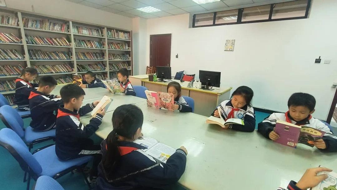 广元一小学创意赋能，课后服务时段带学生走进图书馆  第3张