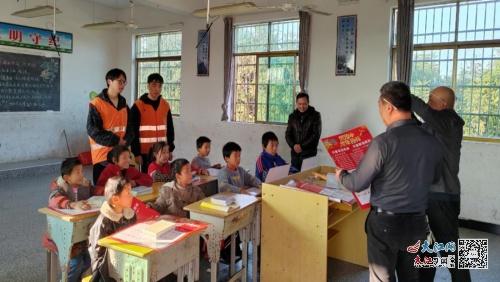 铁路安全不容忽视！崇仁县河上镇开展护路联防安全巡查  第2张