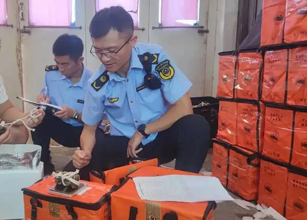 大闸蟹造假典型案例曝光！以次充好、虚假广告，你还敢买吗？