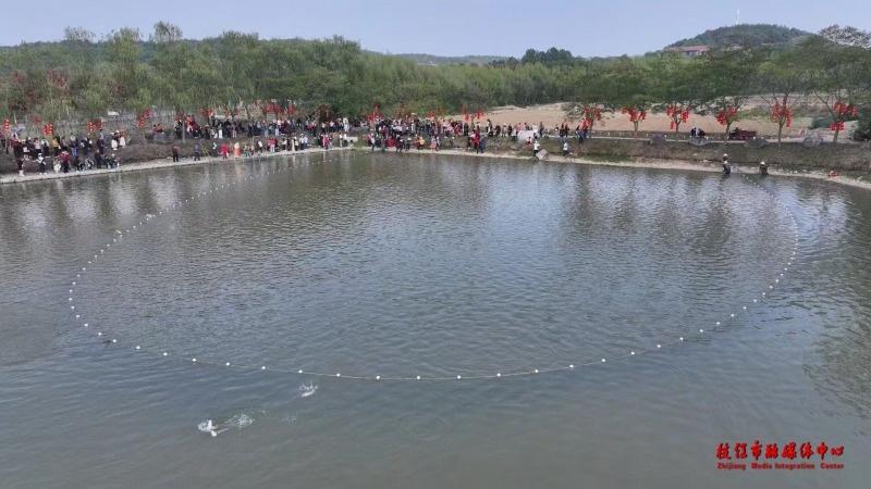 3000 多人齐聚枝江，捕鱼节热闹非凡，全鱼宴鲜香四溢，你还不来？  第6张
