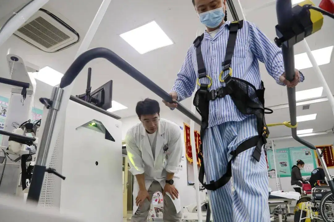上海三甲医院与社区联手，运动医学指导下沉社区，居民将享高质量医疗服务  第1张