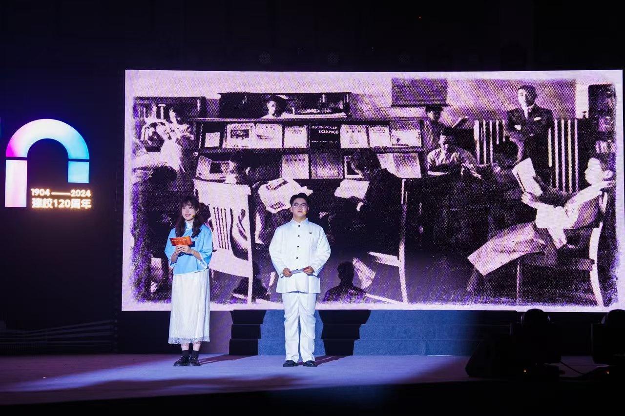 晋元高级中学 120 周年校庆，超 2000 人出席，余秋雨等大咖送祝福  第3张