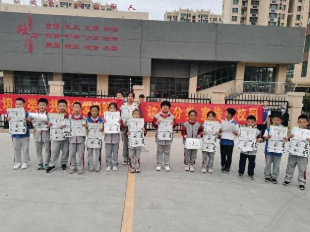 小手拉大手，垃圾分类从我做起！济南彩石街道与小学联合行动，环保教育如火如荼  第1张