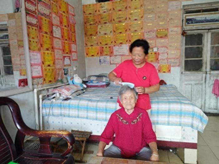 这个家庭不一般！夫妻恩爱、尊老爱幼，诠释爱的真谛  第1张