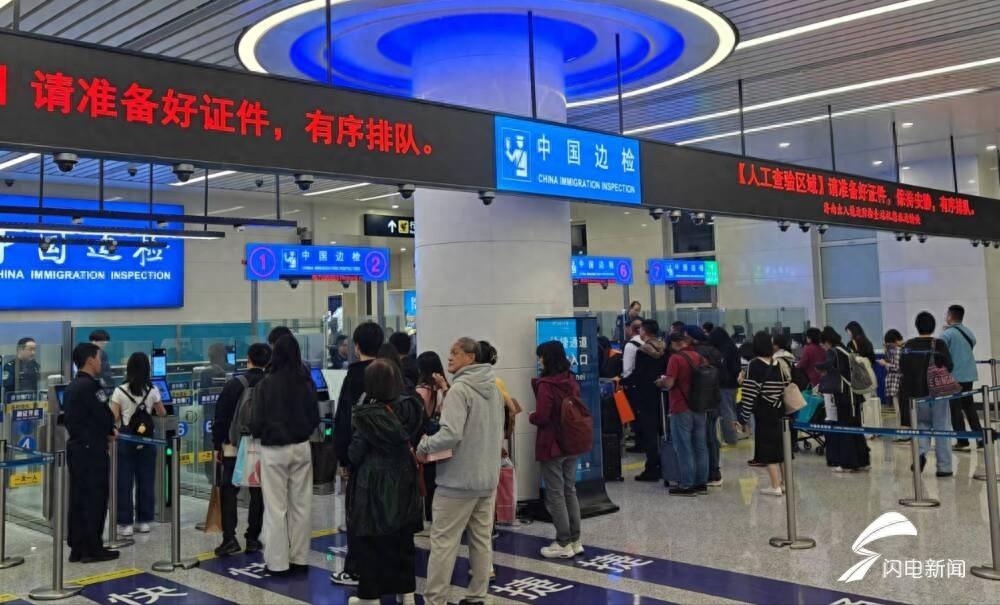 2024 年前十个月济南机场口岸出入境人员大增，跨境游等成主力，原因是……