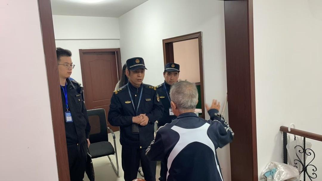 联合执法进小区，解决民生问题，居民纷纷点赞  第2张