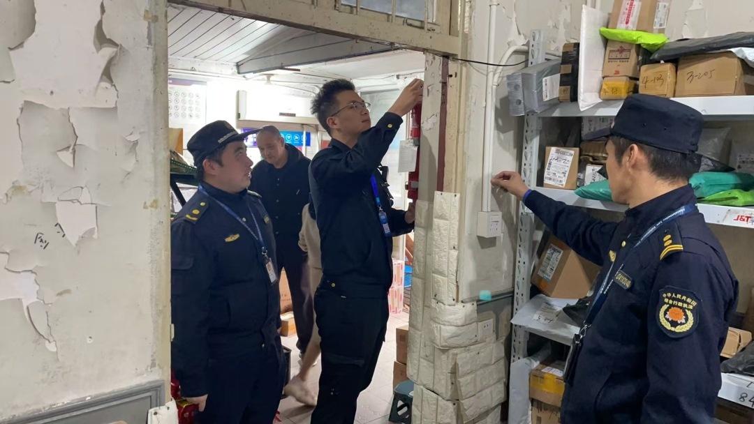 联合执法进小区，解决民生问题，居民纷纷点赞  第3张