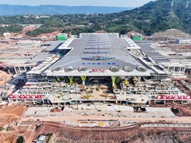 重庆东站全面封顶！全国在建最大四网融合综合交通枢纽即将亮相  第1张