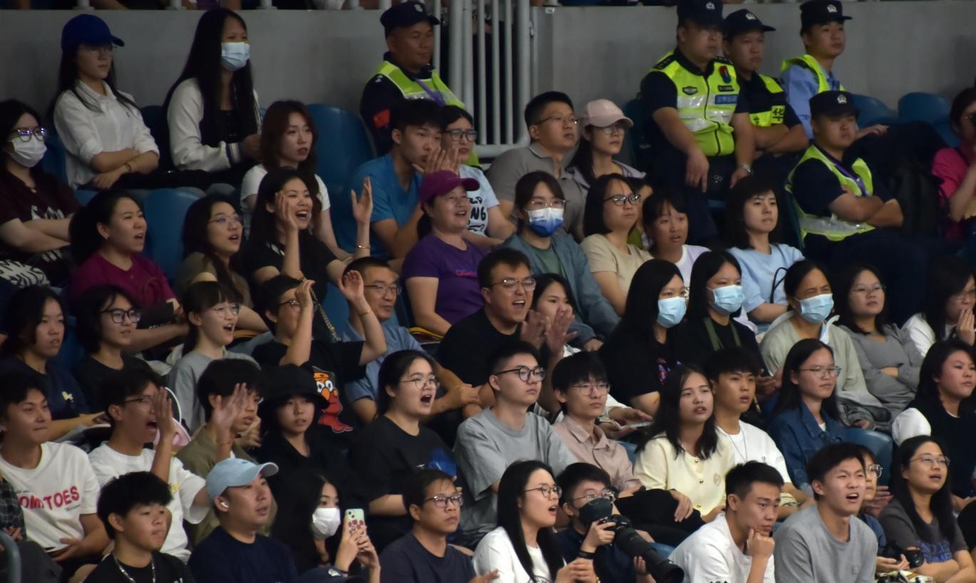 深圳女排惜败上海女排，赖湘程绝妙救球燃爆现场  第4张
