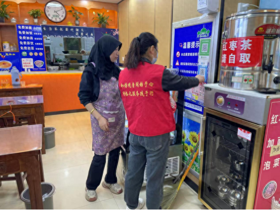 快来看看！东发社区网格联合公益岗，张贴消防安全宣传海报，提高辖区商铺抗火能力  第1张