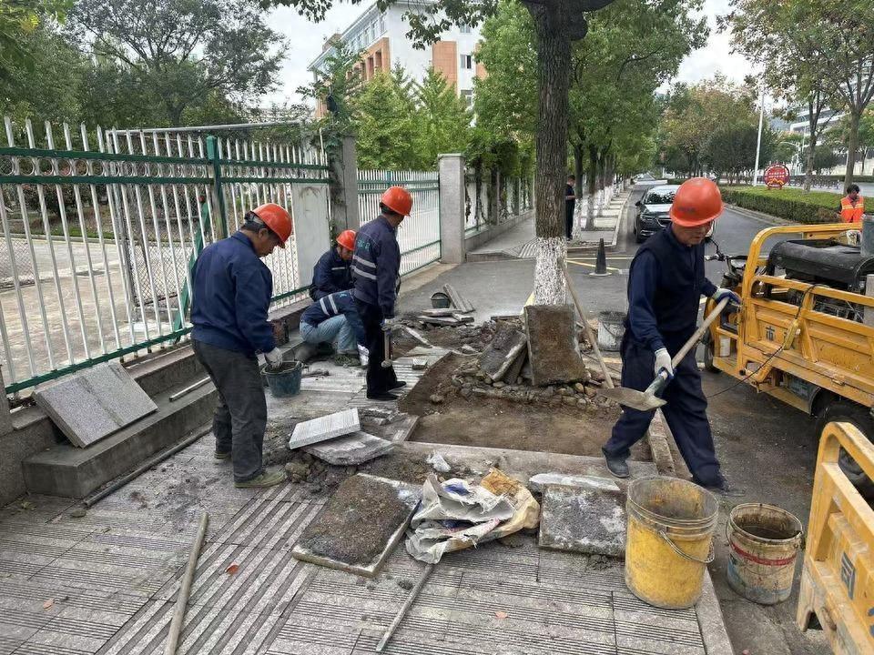 市政道路维修改造，小修补服务大民生，保障市民脚下安全
