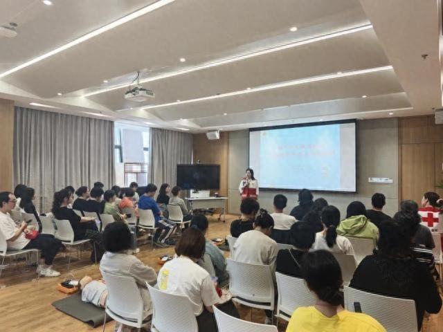 社区养老顾问应急救护培训：为老人安全保驾护航，你还在等什么？