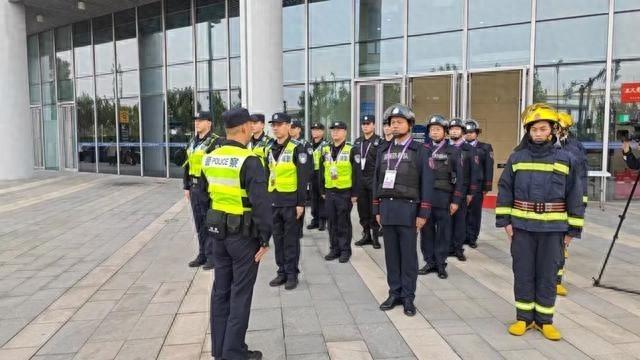 10 余天紧张布展，8 名青年民警联合巡馆，确保进博会安全无虞  第1张