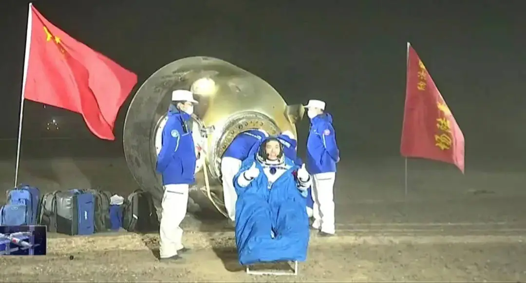 神舟十八号返回舱安全着陆,中国首位累计飞行时长超一年的航天员诞生 第3张 神舟十八号返回舱安全着陆,中国首位累计飞行时长超一年的航天员诞生 第3张