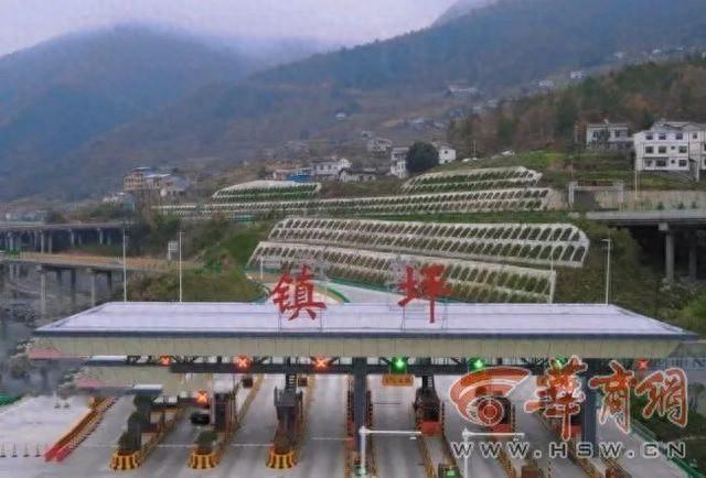 陕西交控安平分公司：智慧收费机器人上线，通行效率提升 40%以上  第1张
