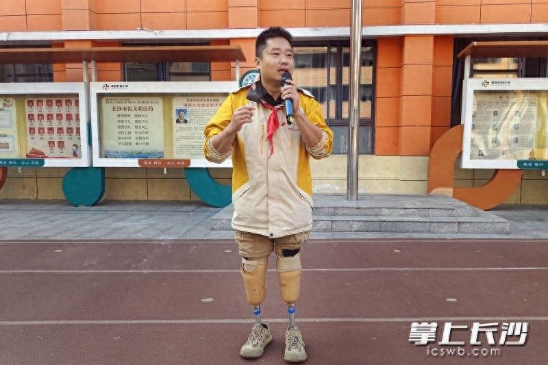 中国梦肢队演讲团成员：装上义肢，7 年训练，他们终于站了起来  第1张