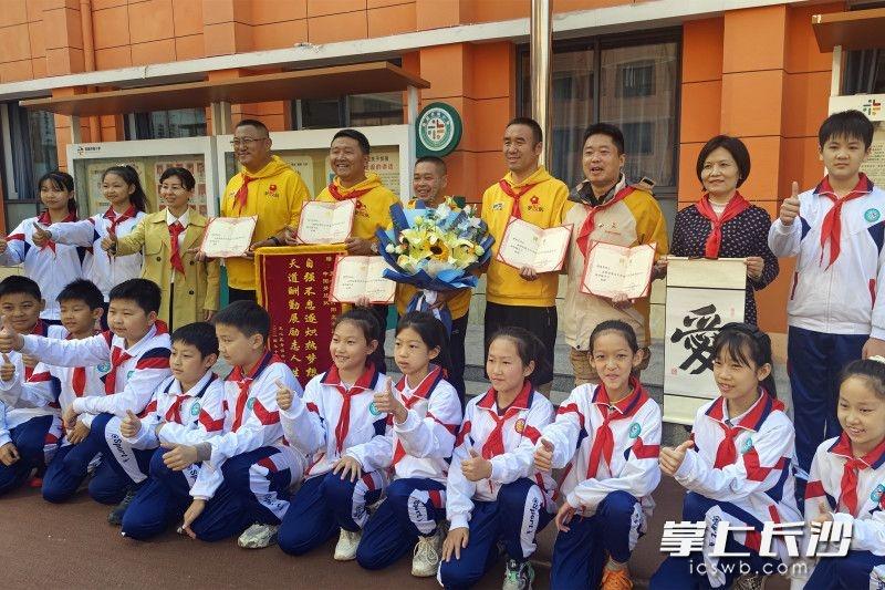 中国梦肢队演讲团成员：装上义肢，7 年训练，他们终于站了起来  第4张