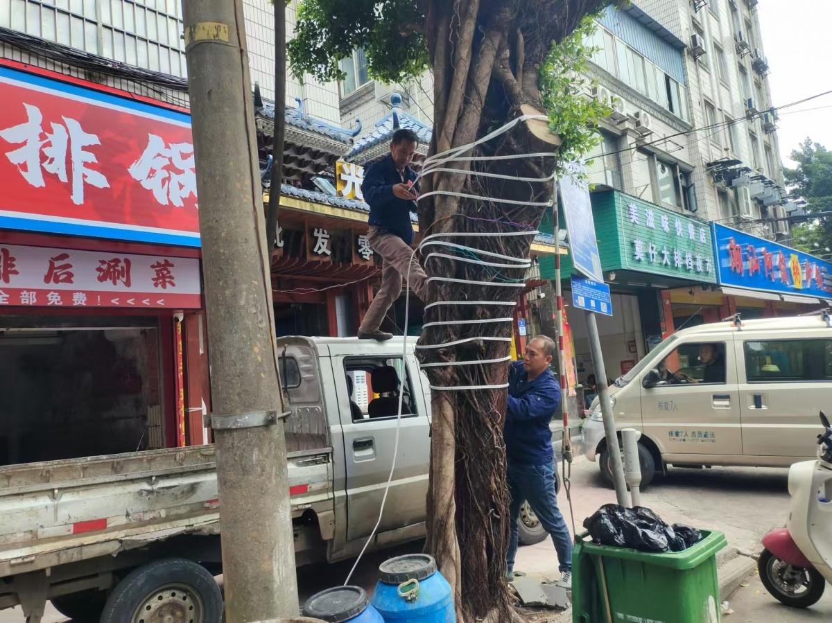 火锅店开业挂彩灯吸引城管，原因竟是……  第4张