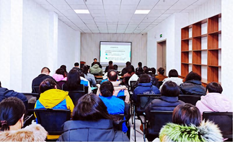 50余名调解员齐聚培训，吴永涛律师深入浅出解读法律，为社会和谐稳定注入新动力  第1张