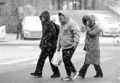 雪天老人出行必看！防滑鞋、护具、手杖全攻略，安全出行不再难