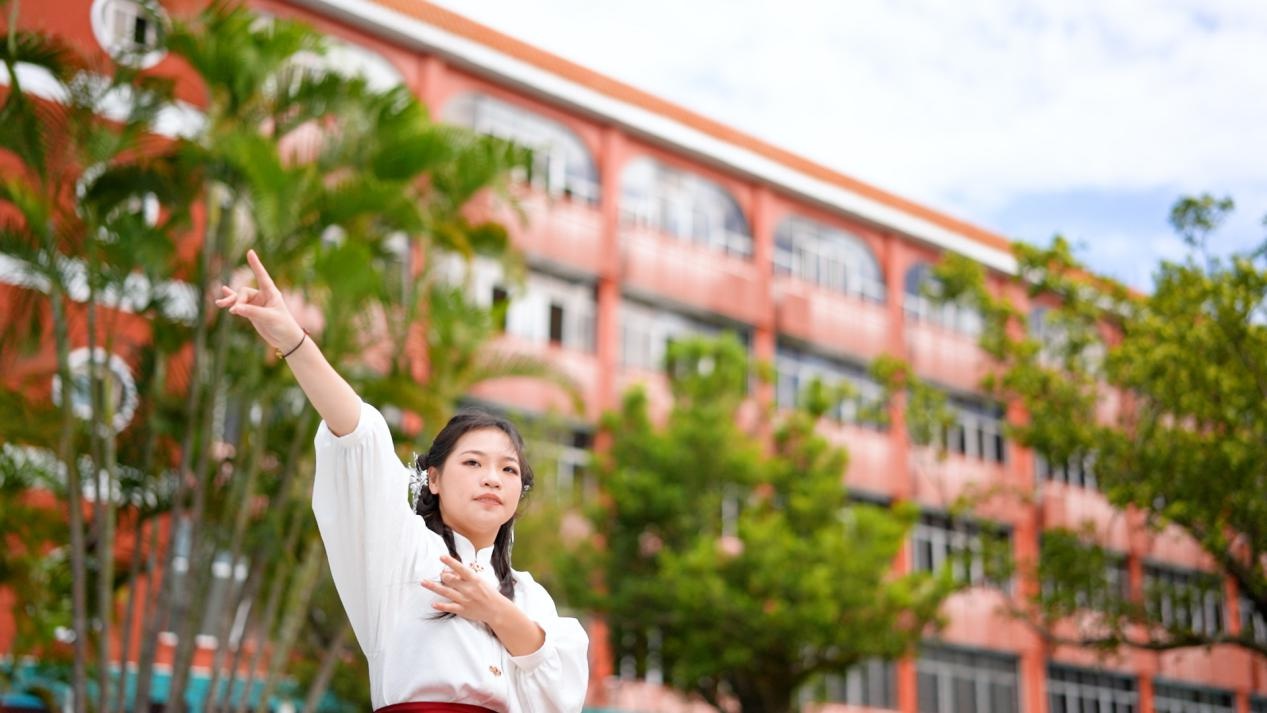 轮椅上的汉服梦：世赛冠军助力残障学生翩翩起舞，挑战自我，实现心愿  第3张