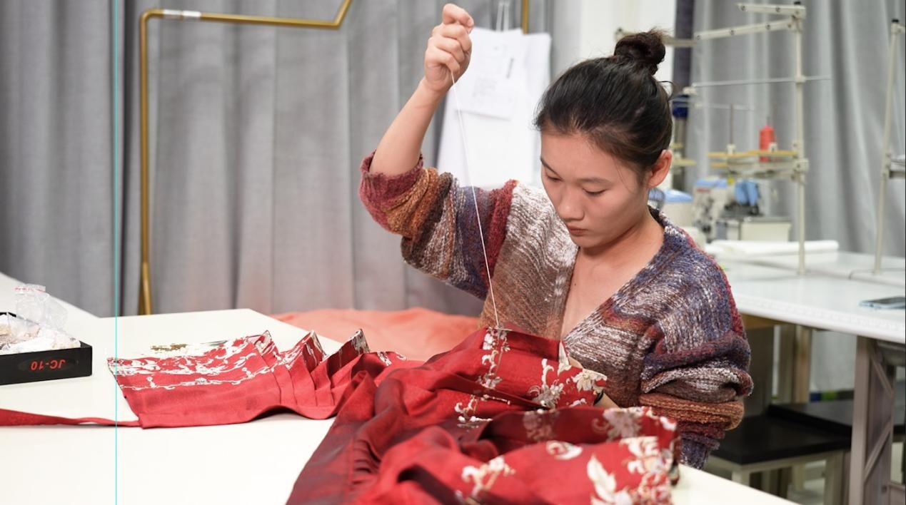 轮椅上的汉服梦：世赛冠军助力残障学生翩翩起舞，挑战自我，实现心愿  第4张