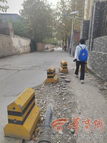西安莲湖区道路坑洼如雷区，居民出行安全谁来保障？