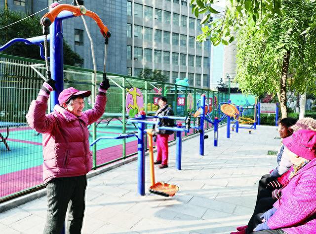 15分钟生活圈揭秘：西安老人幸福密码，下楼即享健身与便利购物