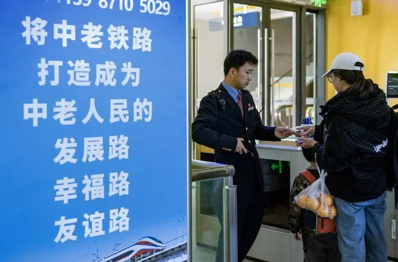 中老铁路三周年：1035公里见证4300万旅客与4830万吨货物的奇迹之旅  第3张
