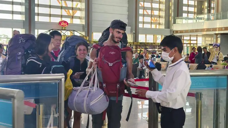 中老铁路三周年：1035公里见证4300万旅客与4830万吨货物的奇迹之旅  第4张
