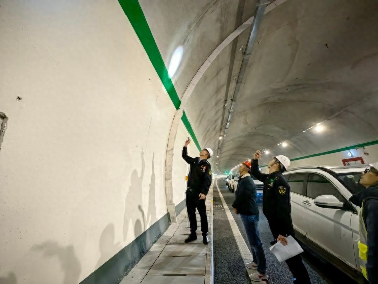 渝湘高速复线即将全面通车，220公里路段交工验收，确保月底顺利通行  第1张