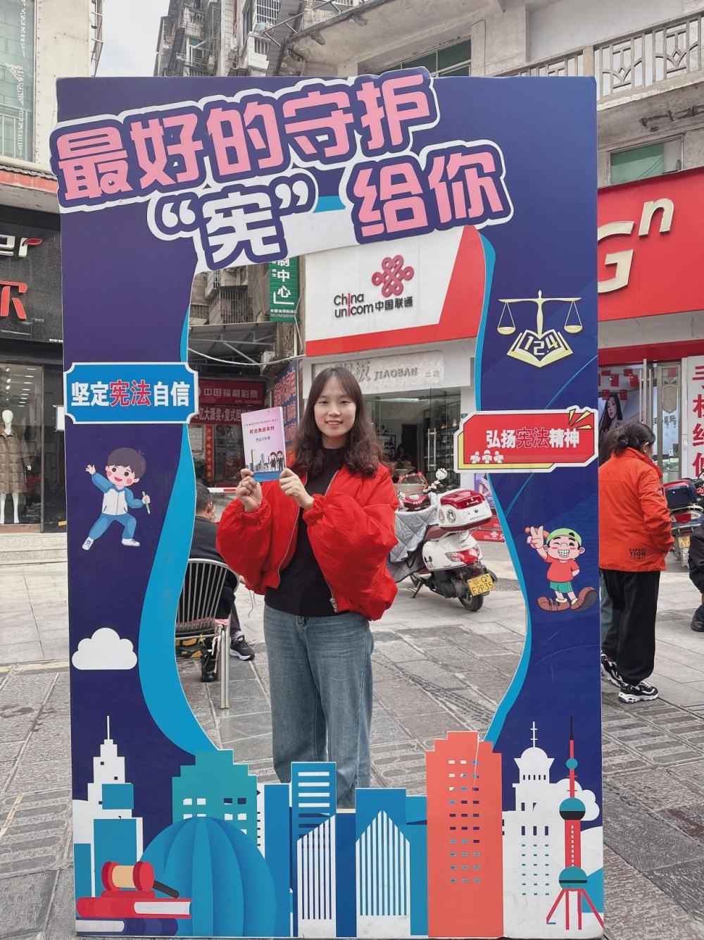 鹤峰县宪法宣传周：法治趣味互动，小学生立志守法，全民学法热潮掀起  第3张