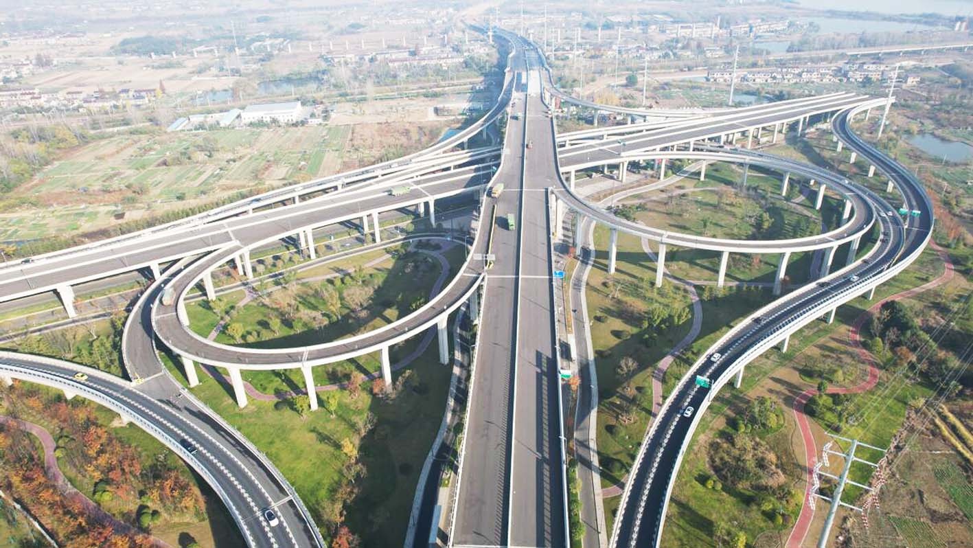扬州运河快速路北延工程即将通车，660米高架桥沥青摊铺完成，月底主线通车倒计时  第2张