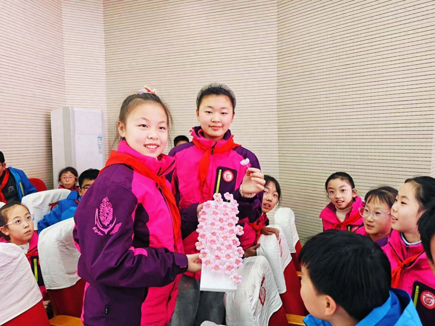 90后非遗传承人揭秘千年绒花技艺，小记者现场拜师学艺  第1张