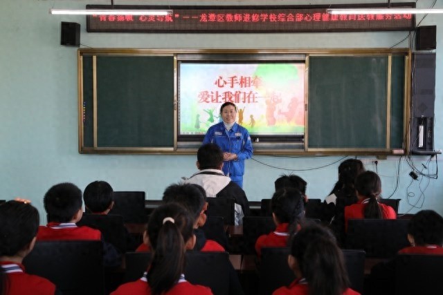 12.5国际志愿者日：宝石花青年志愿者用爱心点亮贫困学子的未来  第1张