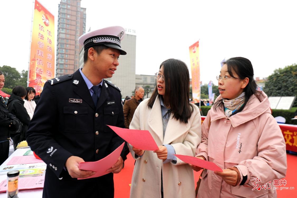 2024年宪法日：从校园晨读到法律咨询，全方位普及宪法知识，深化法治文化氛围  第4张