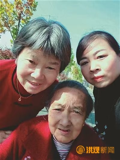 33年如一日，她用爱撑起瘫痪婆婆的幸福晚年  第1张