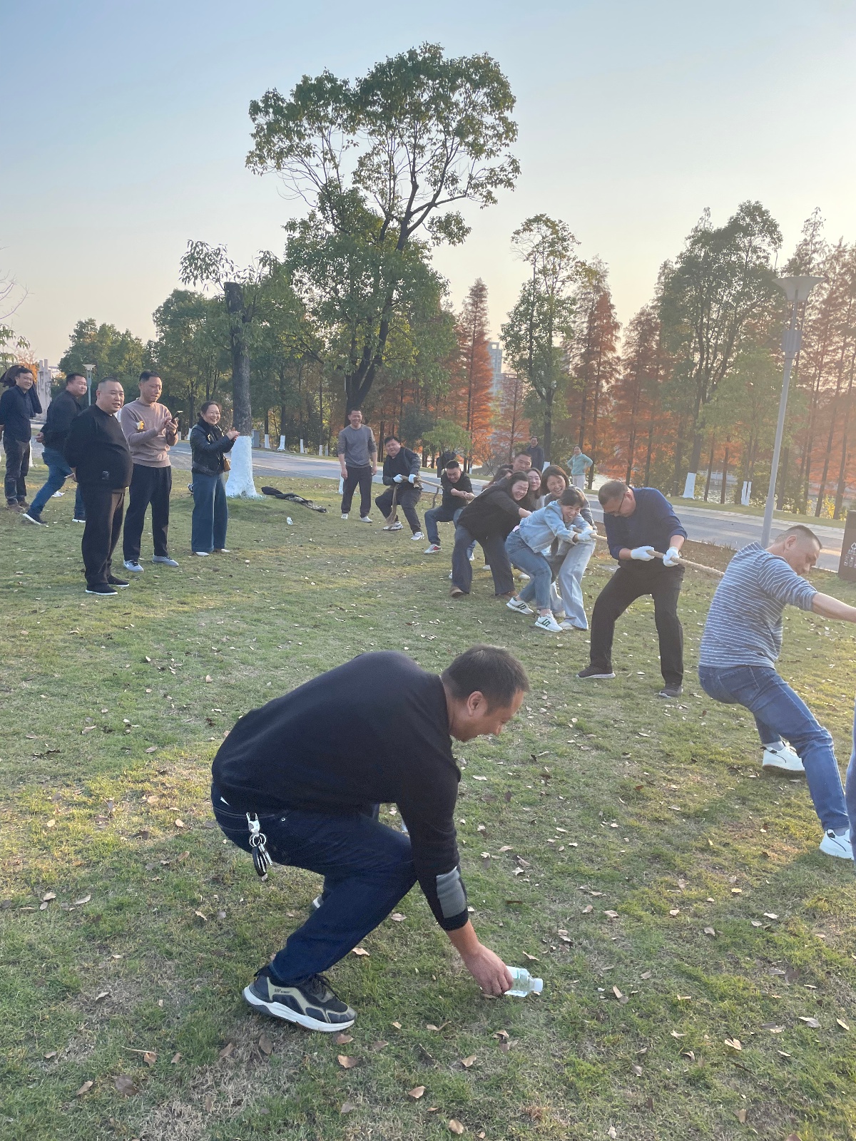 12月2日临湘市血吸虫病预防控制中心工会拔河比赛：团结奋进展风采，凝心聚力谱新篇  第2张