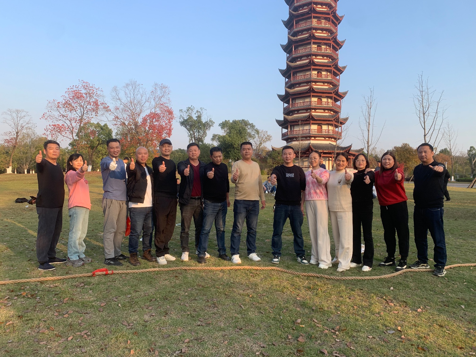 12月2日临湘市血吸虫病预防控制中心工会拔河比赛：团结奋进展风采，凝心聚力谱新篇  第4张